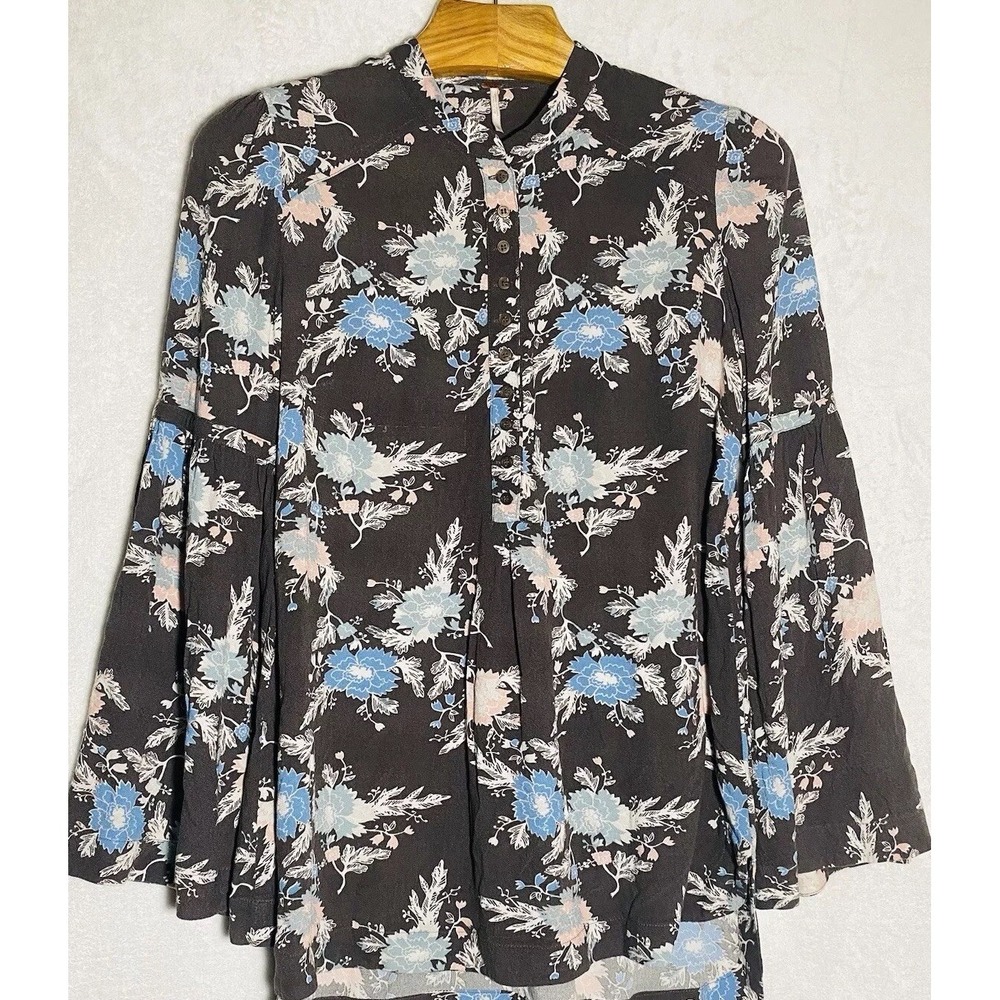 Free People Women Top Medium Gray Bell Sleeve Floral Boho Flowy Oversized